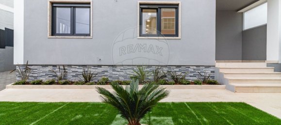 3 bedrooms House in Rio de Mouro, Portugal No. 163298 3