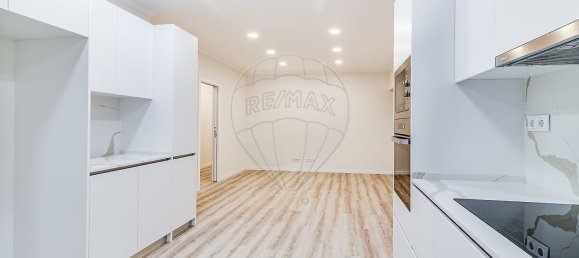 3 bedrooms House in Rio de Mouro, Portugal No. 163298 7