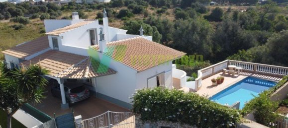 4 bedrooms Villa in Portimao, Portugal No. 28183 3