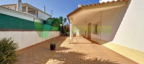 4 bedrooms Villa in Portimao, Portugal No. 28183 5