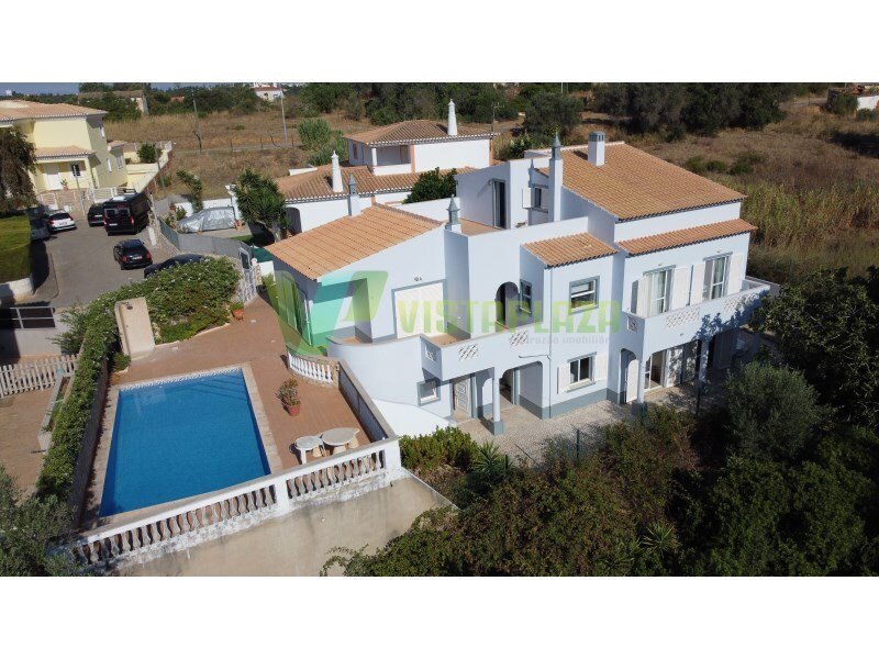 4 bedrooms Villa in Portimao, Portugal No. 28183