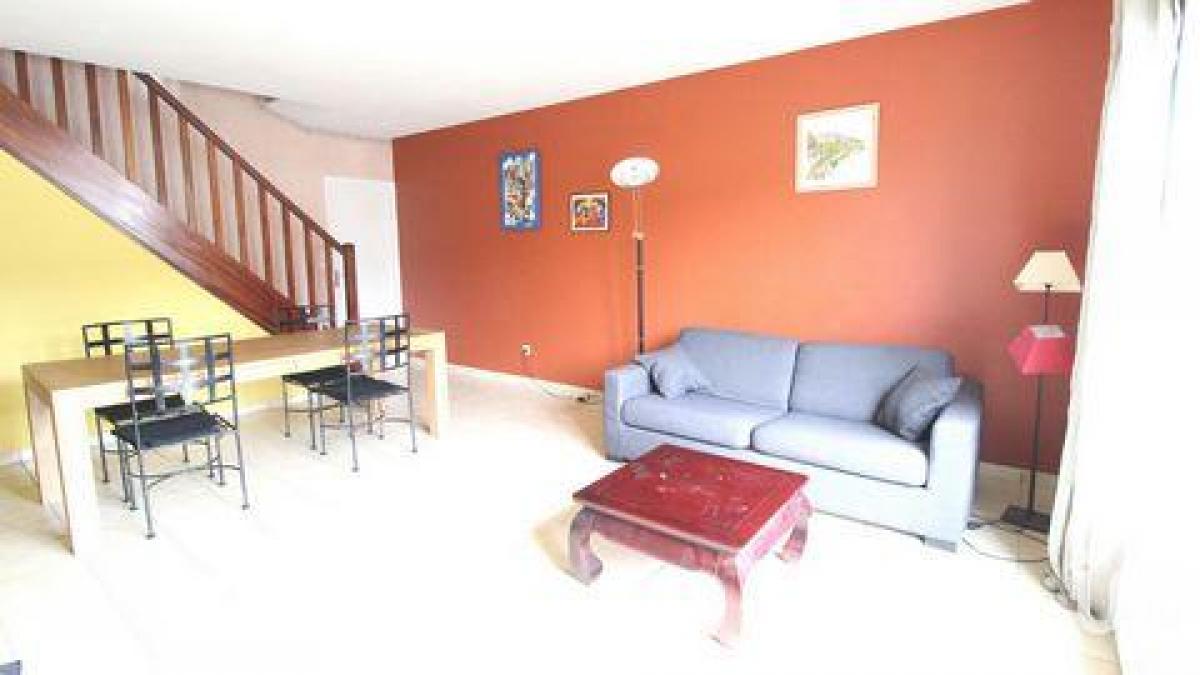 3 bedrooms House in Maurepas, France No. 8721