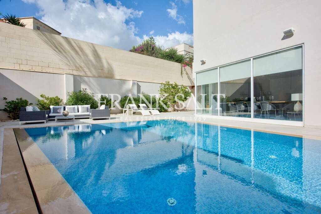 3 bedrooms Villa in Swieqi, Malta No. 7337