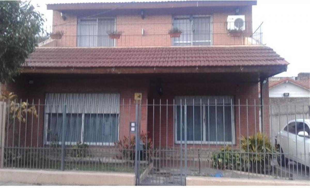 Casa de 5 dormitorios en San Isidro, Argentina No. 63308