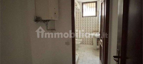 Escritório de 3 divisões em Varese, Italy N.º 280205 10