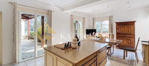 Вилла с 5 спальнями в Бургуэн-Жальё, Франция № 308050 8