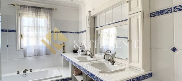 Вилла с 5 спальнями в Бургуэн-Жальё, Франция № 308050 14