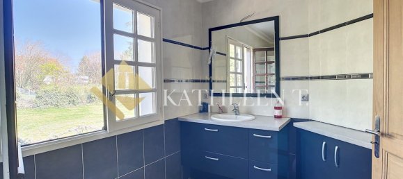 Вилла с 5 спальнями в Бургуэн-Жальё, Франция № 308050 15