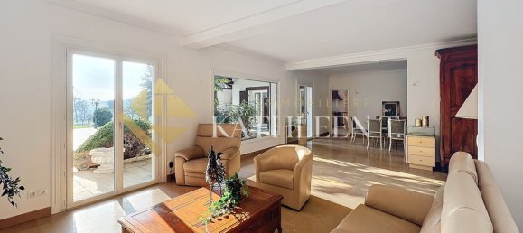 Вилла с 5 спальнями в Бургуэн-Жальё, Франция № 308050 4