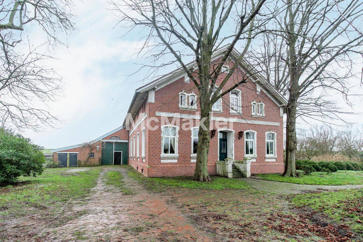 6 bedrooms Farm in Leer, Germany No. 333868