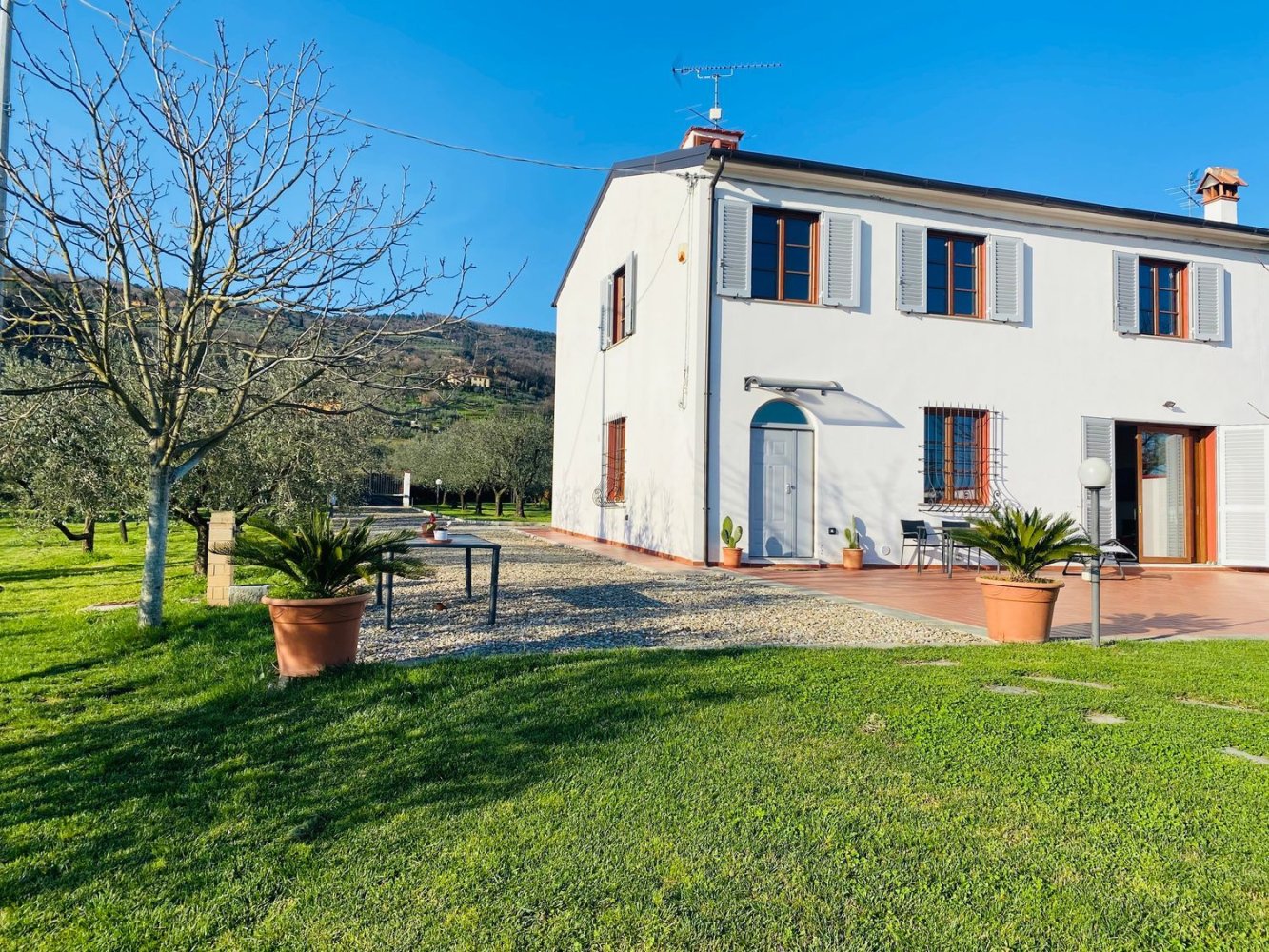 9 rooms Villa in Pistoia, Italy No. 256314