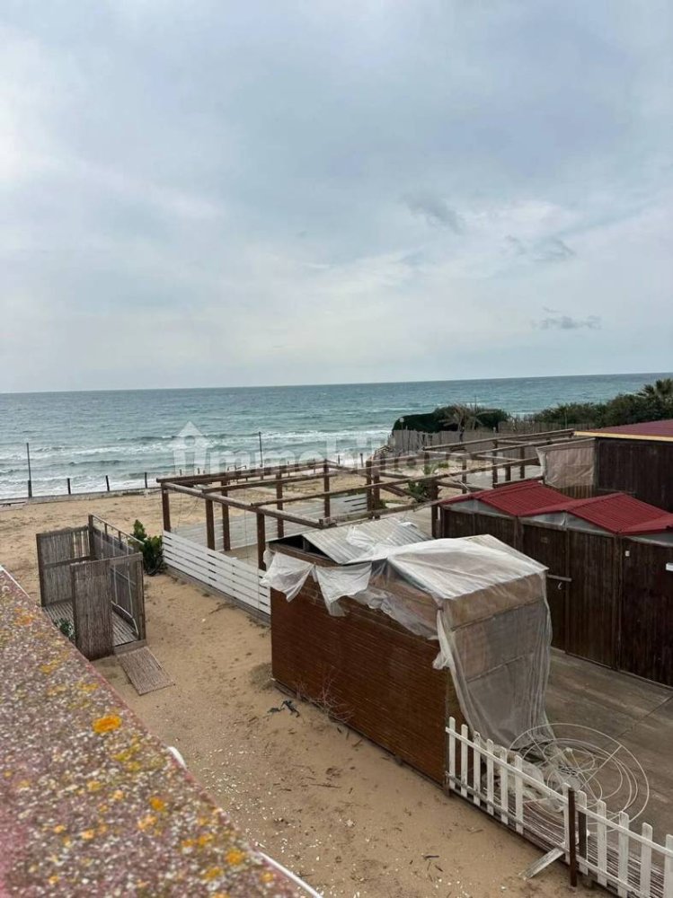 Коммерческая недвижимость с 3 комнатами в Пакино, Италия № 67897