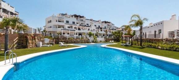 3 bedrooms Townhouse in Estepona, Spain No. 3288 2