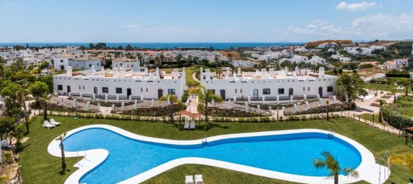 3 bedrooms Townhouse in Estepona, Spain No. 3288 3