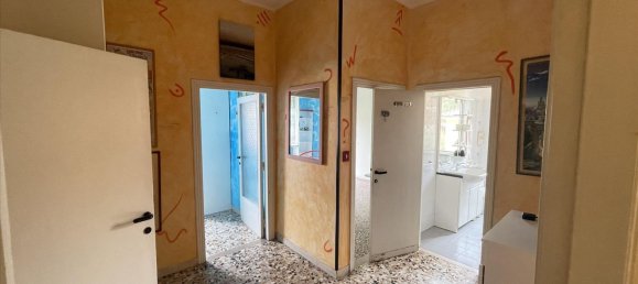 Квартира с 6 комнатами в Кастильоне дель Лаго, Италия № 83610 17