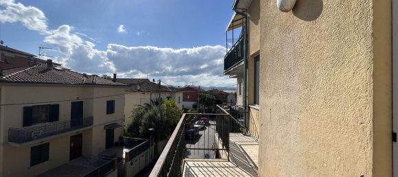 Квартира с 6 комнатами в Кастильоне дель Лаго, Италия № 83610 16