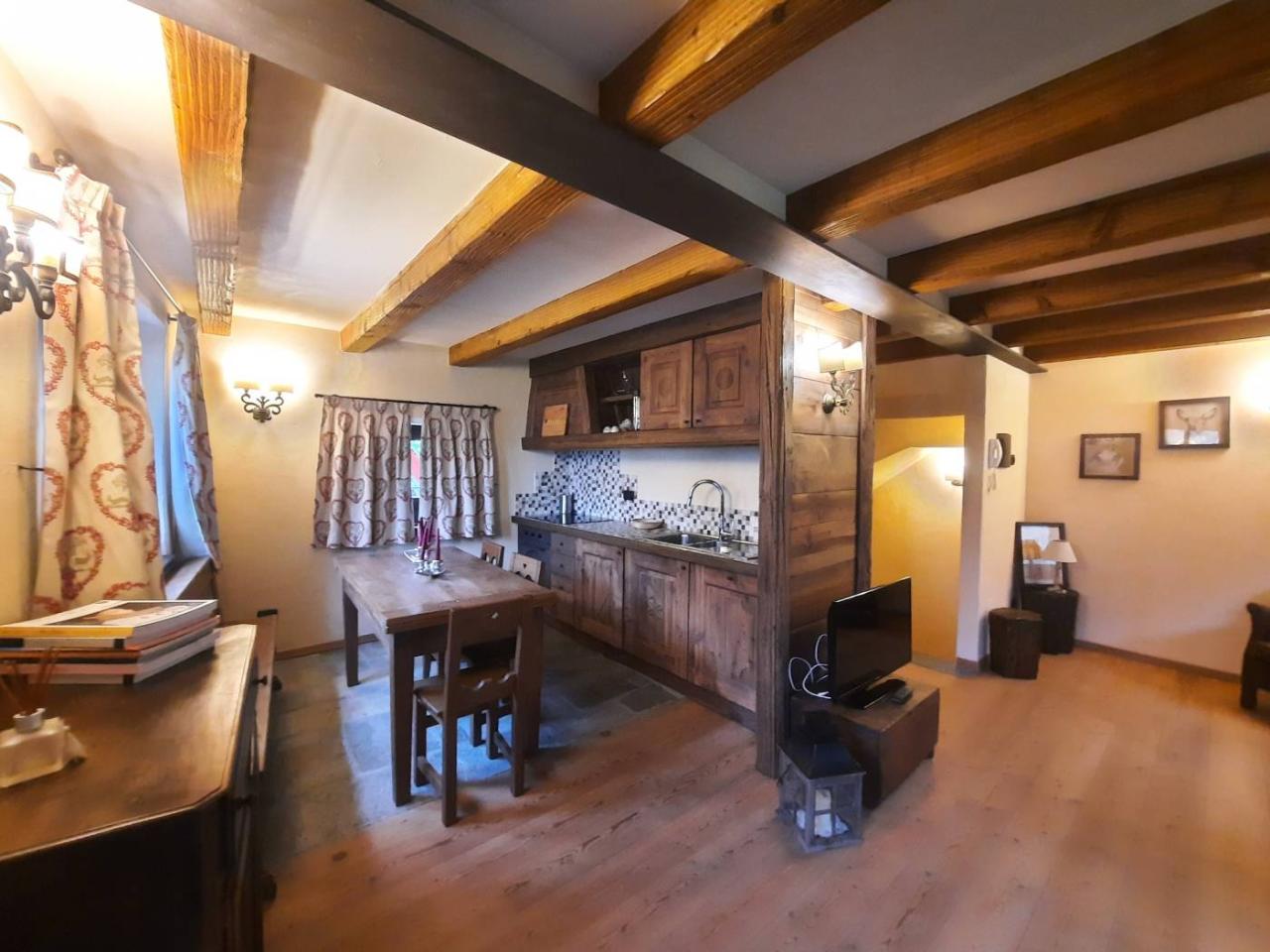 3غرفة شقة في La Salle, Italy رقم 116896