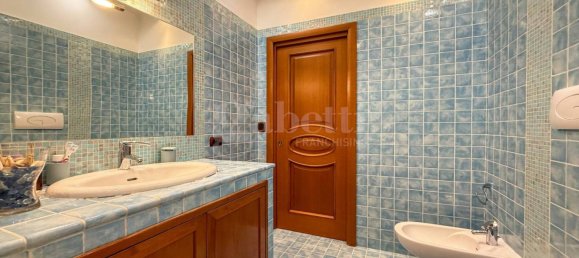 3 Schlafzimmer Wohnung in Naples, Italy, Nr. 282360 28