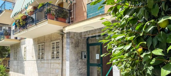 3 Schlafzimmer Wohnung in Naples, Italy, Nr. 282360 3