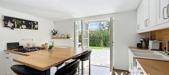 4 bedrooms House in Rhone, France No. 336855 2