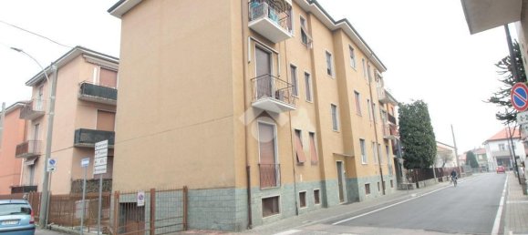3 rooms Apartment in Bellusco, Italy No. 13764 2