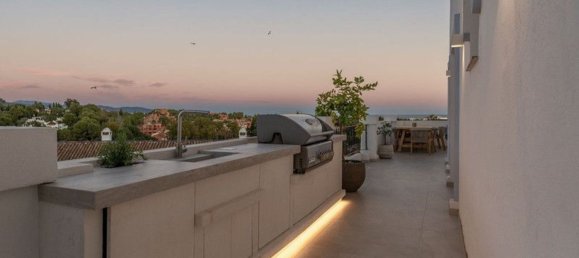 3 bedrooms Penthouse in Marbella, Spain No. 175631 2