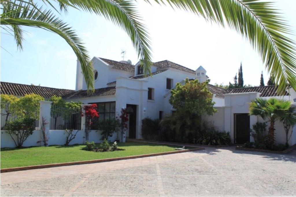 6 bedrooms Villa in Marbella, Spain No. 45704