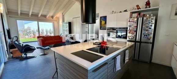 Вилла с 4 комнатами в Удине, Италия № 37360 5