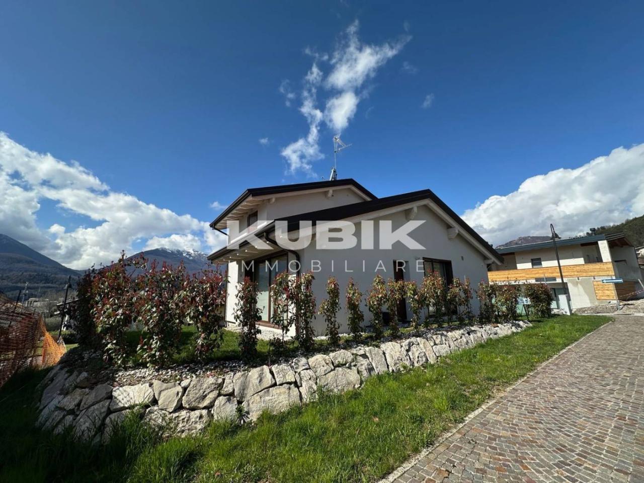 Вилла с 4 комнатами в Удине, Италия № 37360