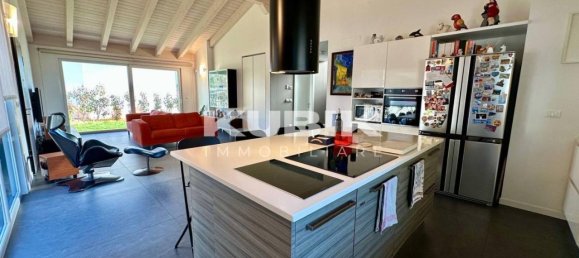 Вилла с 4 комнатами в Удине, Италия № 37360 6