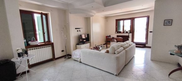 3 Schlafzimmer Wohnung in San Sebastiano al Vesuvio, Italy, Nr. 327735 3