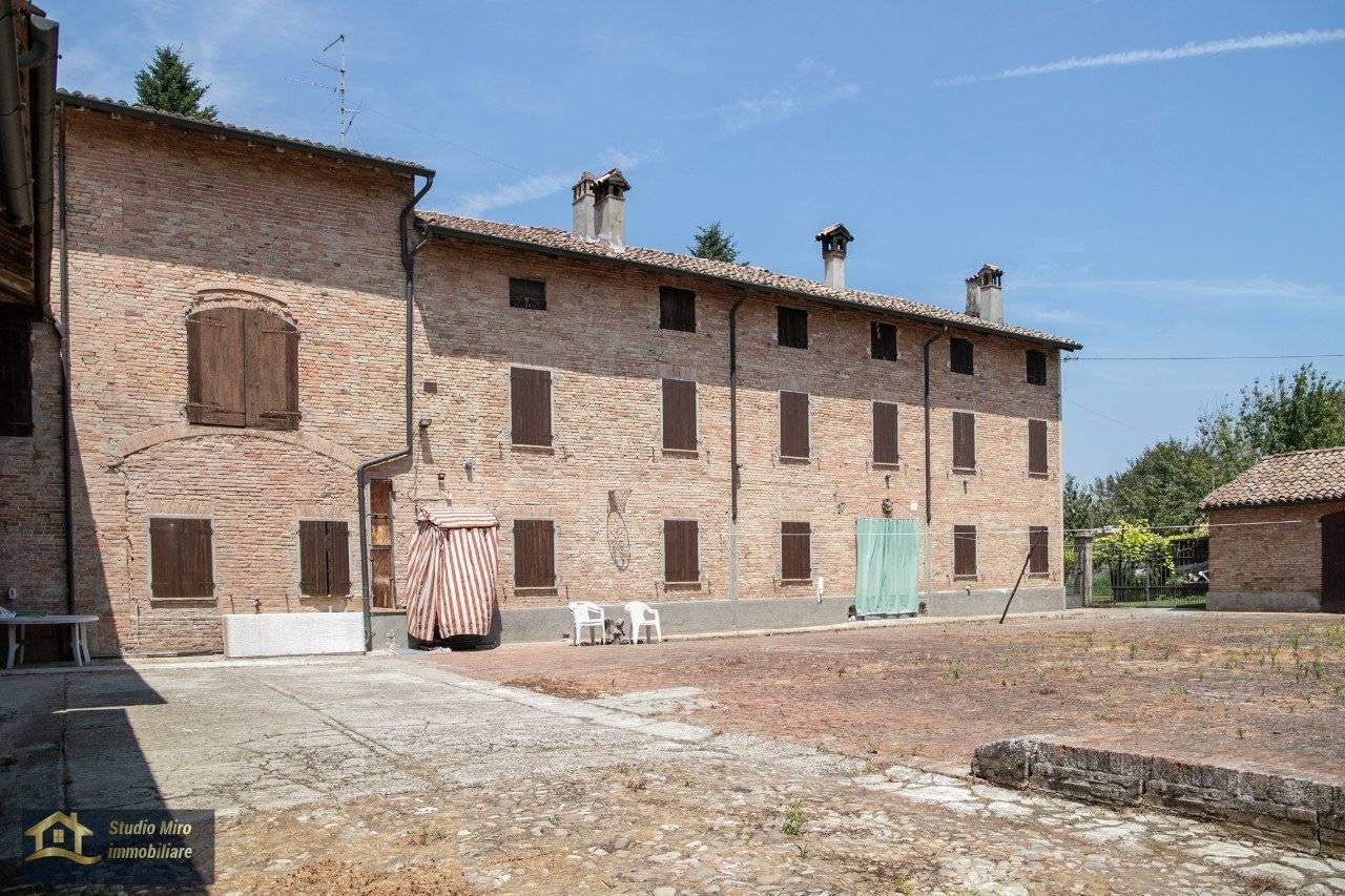 15 rooms House in Colorno, Italy No. 37027