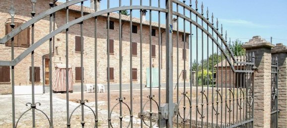 15 rooms House in Colorno, Italy No. 37027 20