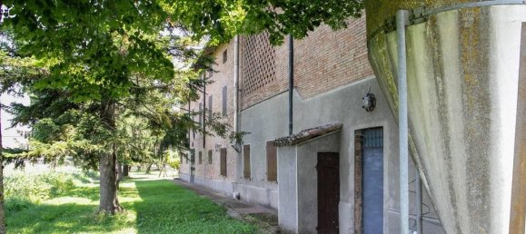 15 rooms House in Colorno, Italy No. 37027 27