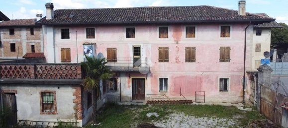 4 bedrooms House in Udine, Italy No. 286944 3