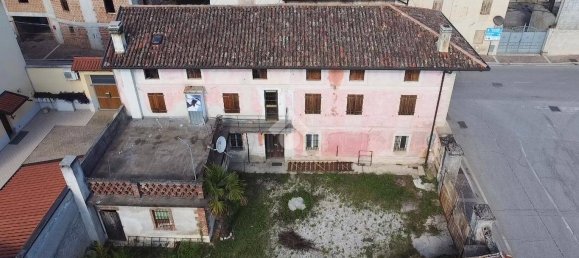 4 bedrooms House in Udine, Italy No. 286944 4