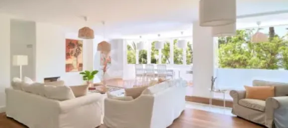 4 bedrooms Apartment in Malaga, Spain No. 48829 3