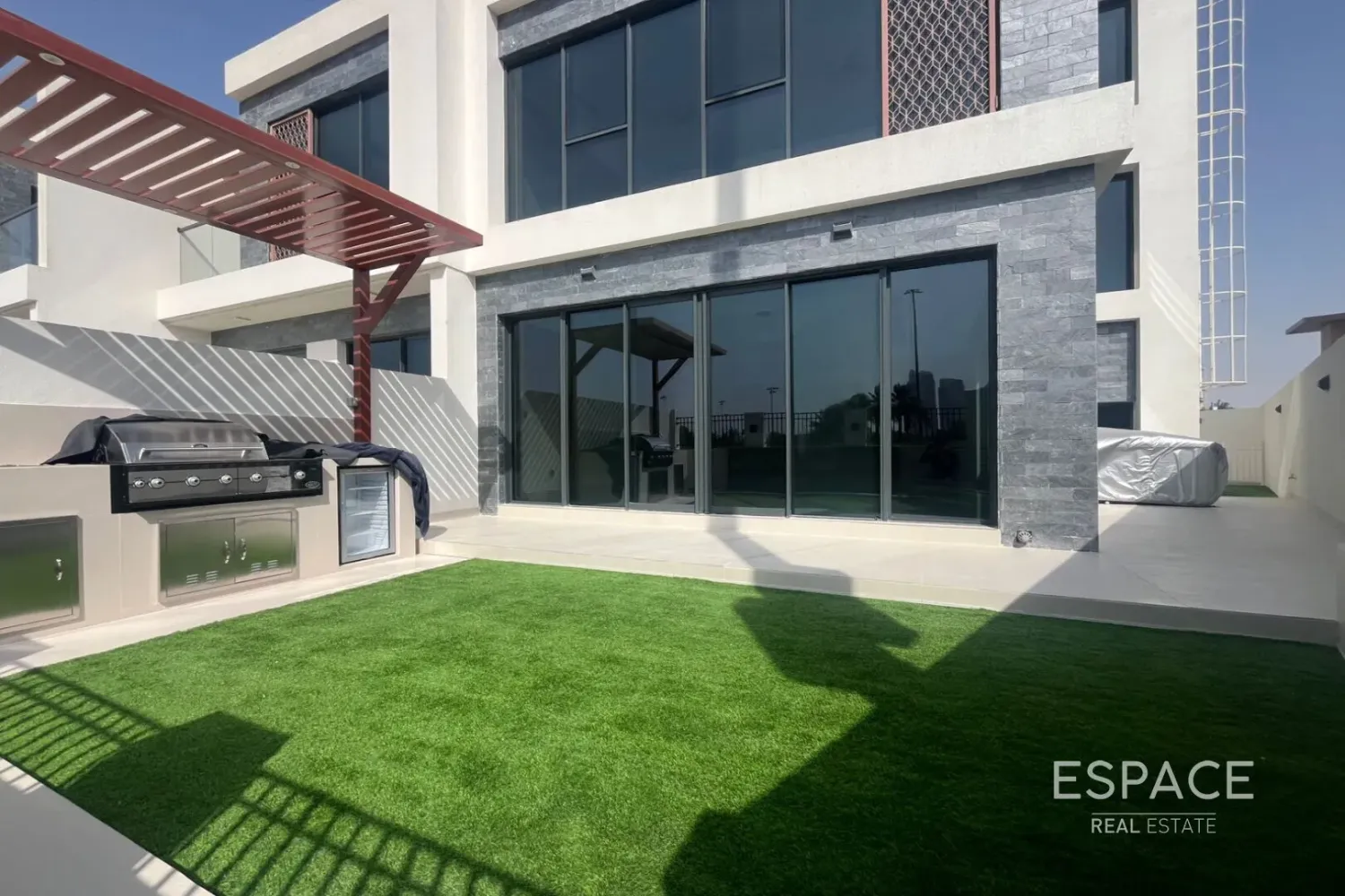 5 dormitorios adosado en alquiler en DAMAC Hills (Akoya by DAMAC), Dubai, UAE № 108526