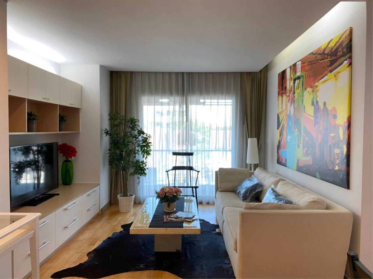 3 bedrooms Condo in Phra Khanong, Thailand No. 8773