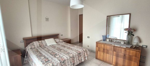 3 rooms Apartment in Pescara, Italy No. 20508 4