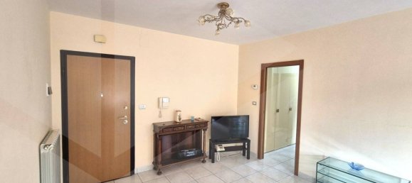 3 rooms Apartment in Pescara, Italy No. 20508 3
