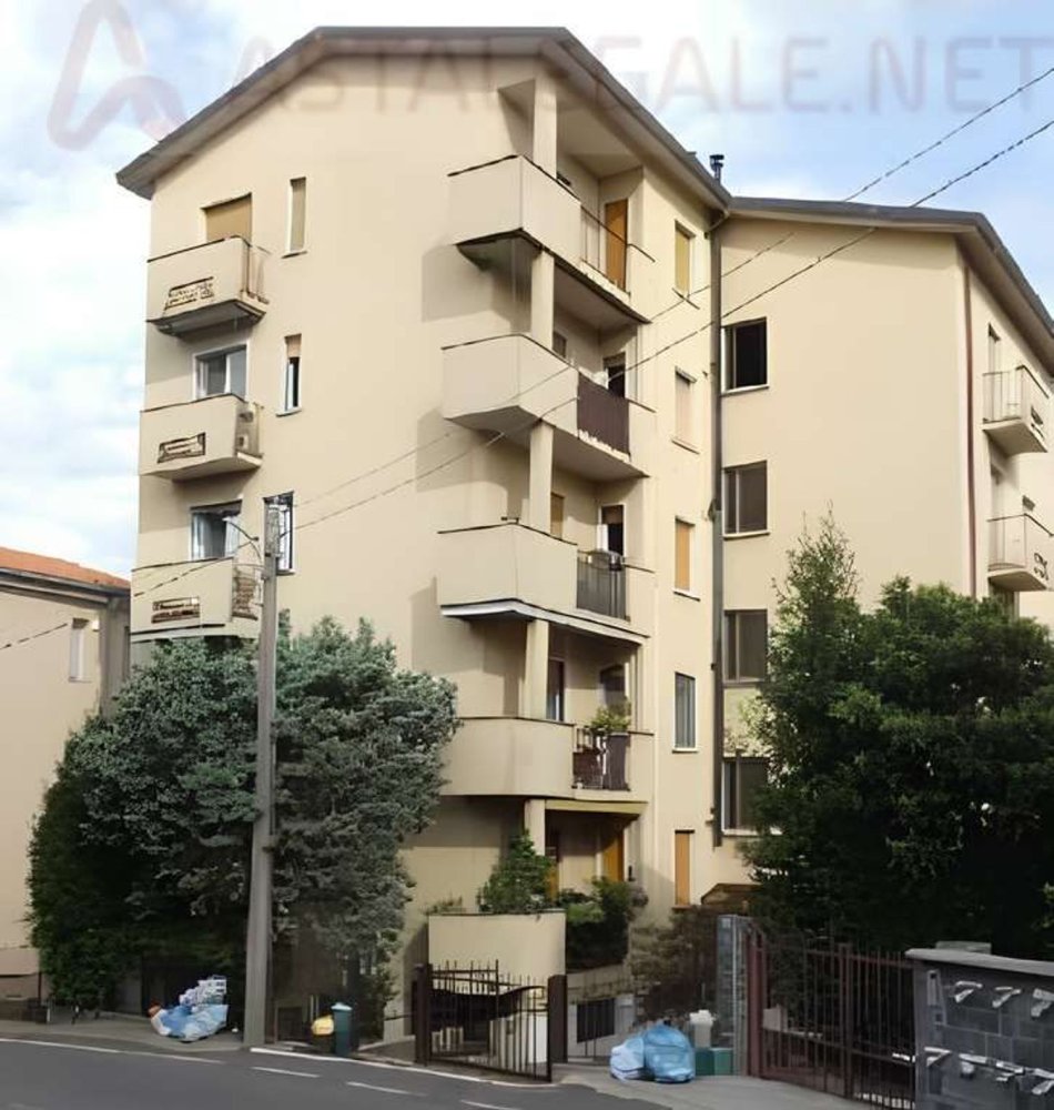 3 rooms Apartment in Besana in Brianza, Italy No. 288350