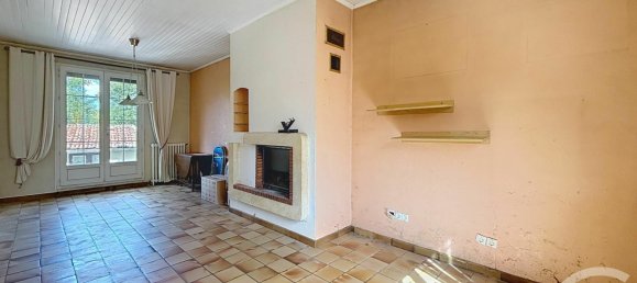 Casa de 3 dormitorios en Orly, France No. 324596 4