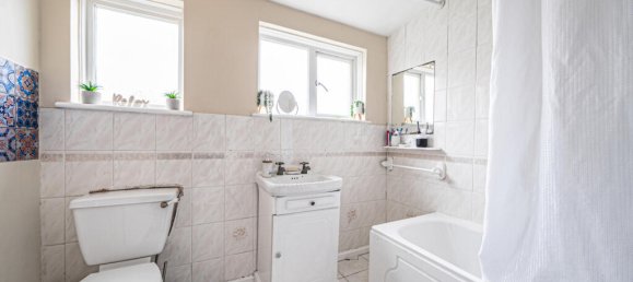 3 bedrooms House in London, United Kingdom No. 7739 16