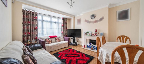 3 bedrooms House in London, United Kingdom No. 7739 4