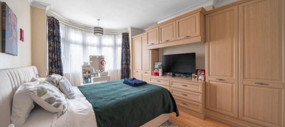 3 bedrooms House in London, United Kingdom No. 7739 6