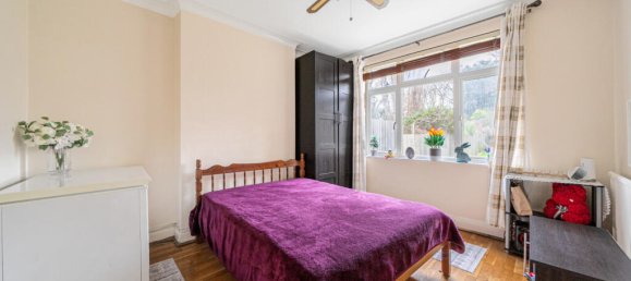 3 bedrooms House in London, United Kingdom No. 7739 8