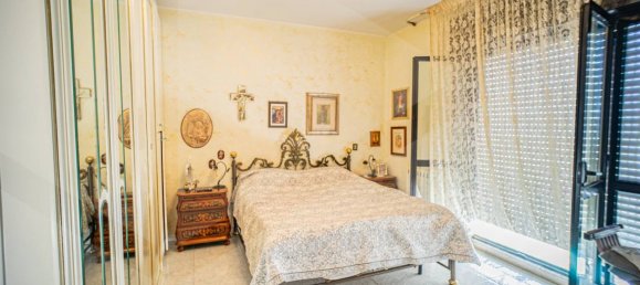 Apartamento de 4 habitaciónes en Bari, Italy No. 28734 28