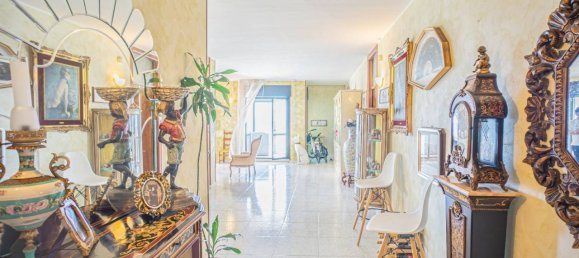 Apartamento de 4 habitaciónes en Bari, Italy No. 28734 5