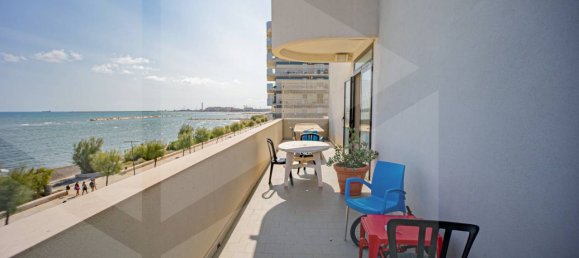 Apartamento de 4 habitaciónes en Bari, Italy No. 28734 37